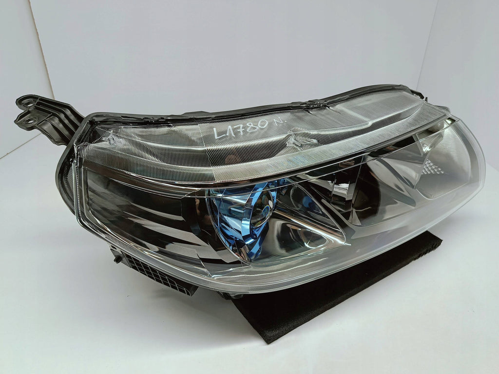 Suzuki Vitara III LY 15- LAMPA PRAWA PRZÓD LED NIEBIESKA KOITO 100-18095