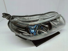 Laden Sie das Bild in den Galerie-Viewer, Suzuki Vitara III LY 15- LAMPA PRAWA PRZÓD LED NIEBIESKA KOITO 100-18095