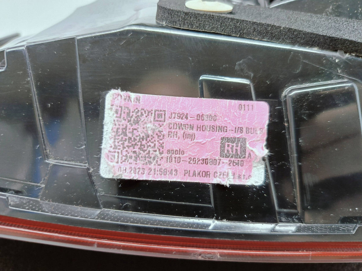 KIA Ceed III 3 Kombi 18- Heckklappenleuchte Rechts Original (oe) 92404-J71 — Foto 14 von 14
