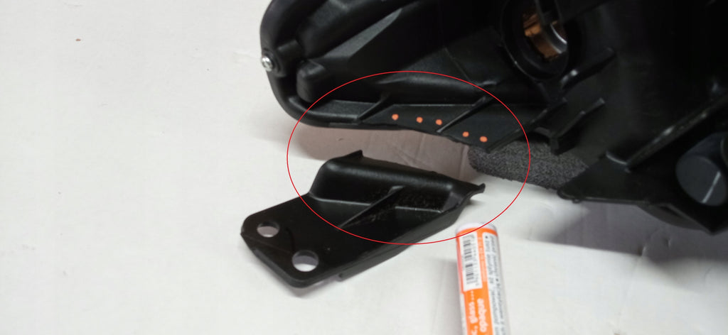 MAZDA 2 II DJ 14- LAMPA PRAWA PRZÓD PRZEDNIA PRAWA ZWYKŁA DB5J-51030