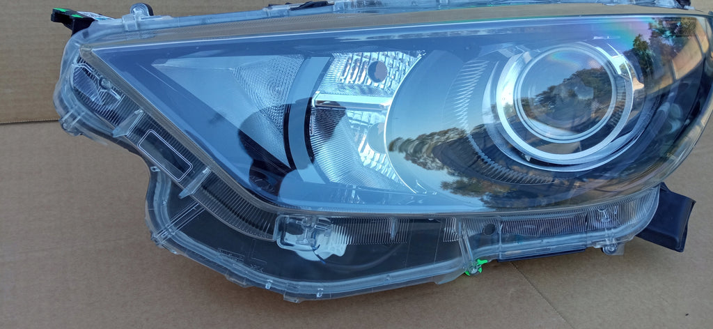 TOYOTA YARIS IV 4 19- LAMPA REFLEKTOR LEWY PRZÓD SOCZEWKA KOITO K0-6 EU