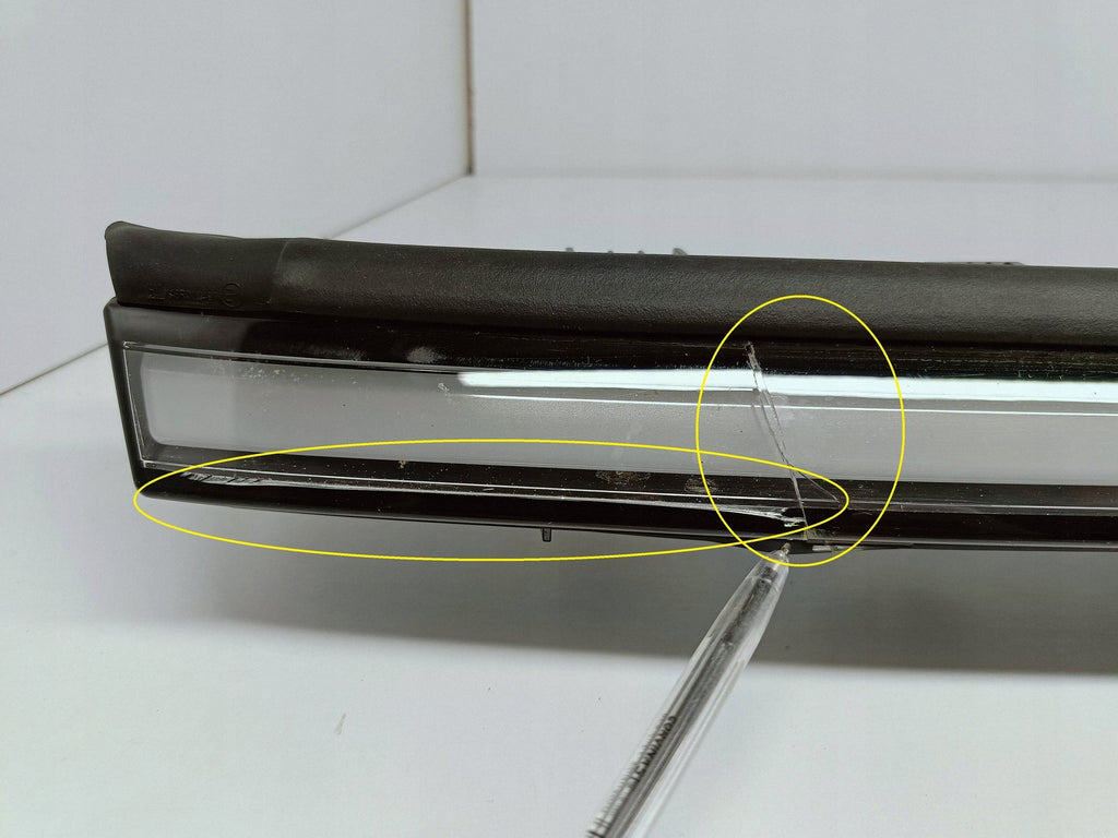 Tesla Model Y Juniper 25- LAMPA BLENDA LISTWA LED ZDERZAKA PRZÓD 203829400E