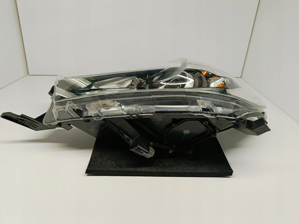 TOYOTA HILUX VIII 8 15-LAMPA REFLEKTOR LEWY PRZÓD SOCZEWKA LED KOITO 0K-56