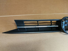 Load image into Gallery viewer, VOLKSWAGEN POLO VI 2GS ATRAPA GRILL