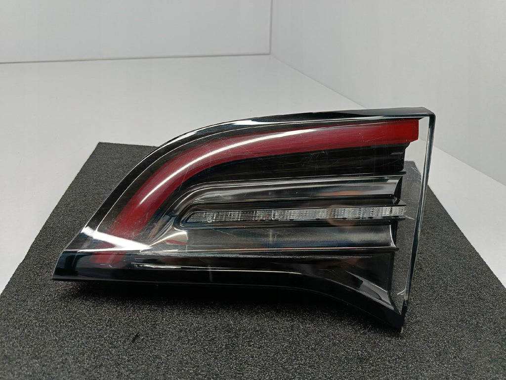 TESLA 3 III LIFT Y MY 20- LAMPA KLAPY BAGAŻNIKA PRAWY TYŁ LED 1502089-00-B