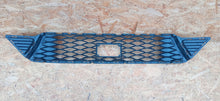 Load image into Gallery viewer, KIA CEED III 3 GT 18- ATRAPA GRILL KRATKA ZDERZAKA PRZÓD 86561-J7710