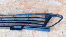 Załaduj zdjęcie do przeglądarki galerii, BMW 2 F45/F46 ATRAPA KRATKA ŚRODKOWA GRILL 51117301567