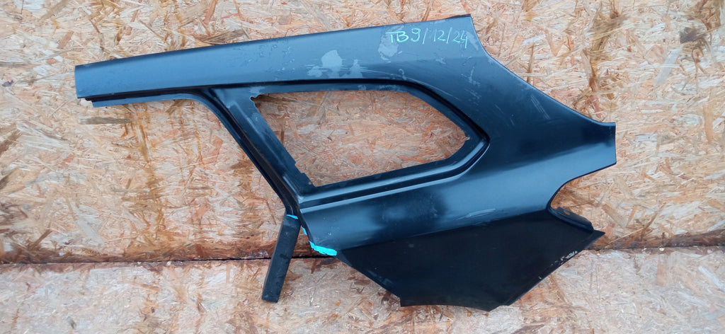 OPEL ASTRA J IV 4 KOMBI 09- POSZYCIE BŁOTNIK LEWY BOK LEWY TYŁ 13442529
