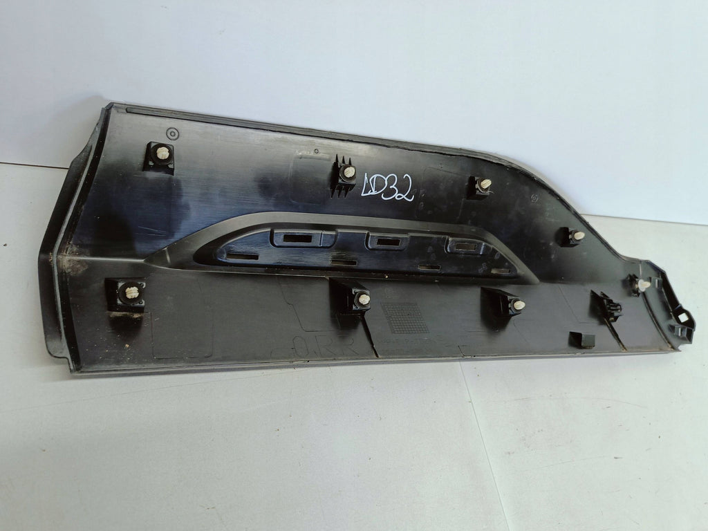 Toyota Yaris Cross 20- TÜRLEISTE HINTEN RECHTS 75077-0D020