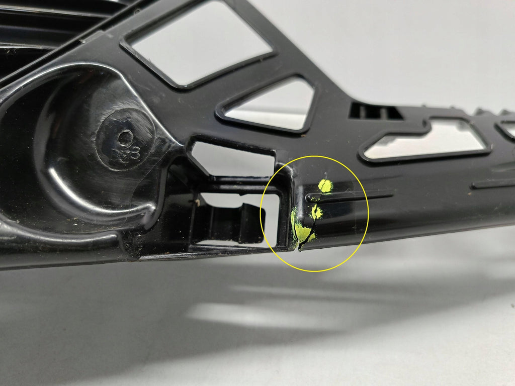 Opel Grandland X 17- GRILL BLENDE STOSSSTANGE VORNE UNTER KAMERA YP00023977