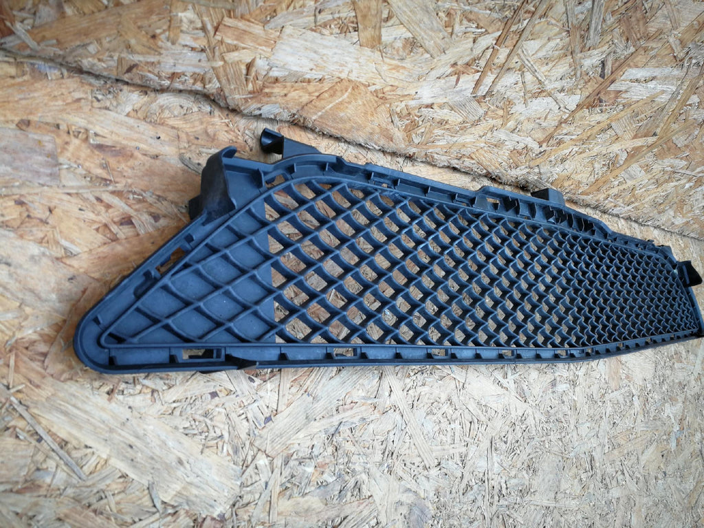 MERCEDES B KLASSE W246 11- KÜHLERGRILL STOßSTANGE VORNE A2468851122