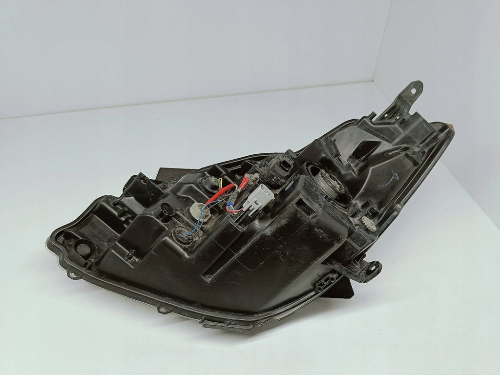 TOYOTA YARIS III LIFT 14- LAMPA PRAWA PRZÓD PRZEDNIA KOITO OD-160
