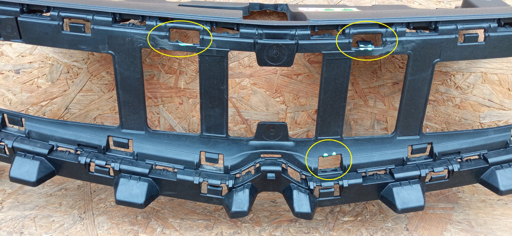 OPEL MOKKA B II 20- WZMOCNIENIE GÓRNE STELAŻ ATRAPA GRILL 9835215080