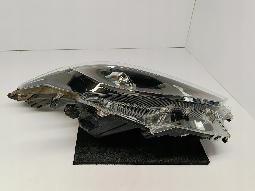 TOYOTA YARIS IV 4 P21 19-LAMPA REFLEKTOR PRAWY PRZÓD SOCZEWKA KOITO K0-6 EU