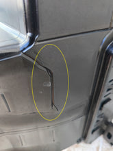 Load image into Gallery viewer, PEUGEOT 3008 III 23- KIEROWNICA WLOT POWIETRZA ROLETA ŻALUZJA 9841341080