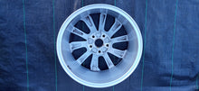 Laden Sie das Bild in den Galerie-Viewer, FELGA ALUMINIOWA VW T-ROC TROC 2GA 7.0"x17" 5X112 ET 45 2GA601025AC