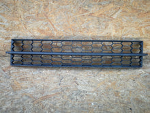 Laden Sie das Bild in den Galerie-Viewer, SKODA OCTAVIA III 13- ATRAPA GRILL KRATKA ZDERZAKA PRZEDNIEGO 5E0853677