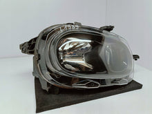 Laden Sie das Bild in den Galerie-Viewer, CITROEN C3 III SX 16- LAMPA PRAWA PRZÓD PRZEDNIA ZWYKŁA H7 9820059280