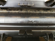 Load image into Gallery viewer, PEUGEOT 308 LIFT 11- ATRAPA KRATKA ŚRODKOWA GRILL ZDERZAKA PRZÓD 9674675177