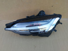 Załaduj zdjęcie do przeglądarki galerii, VOLVO V60 S60 II 18- LAMPA LEWA PRZÓD FULL LED 32365339 EU