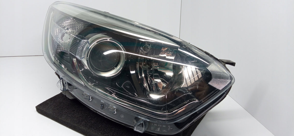 Renault Captur I 13- Lampa Reflektor Prawy Przód Zwykła H1 260105066R — zdjęcie 2 z 14