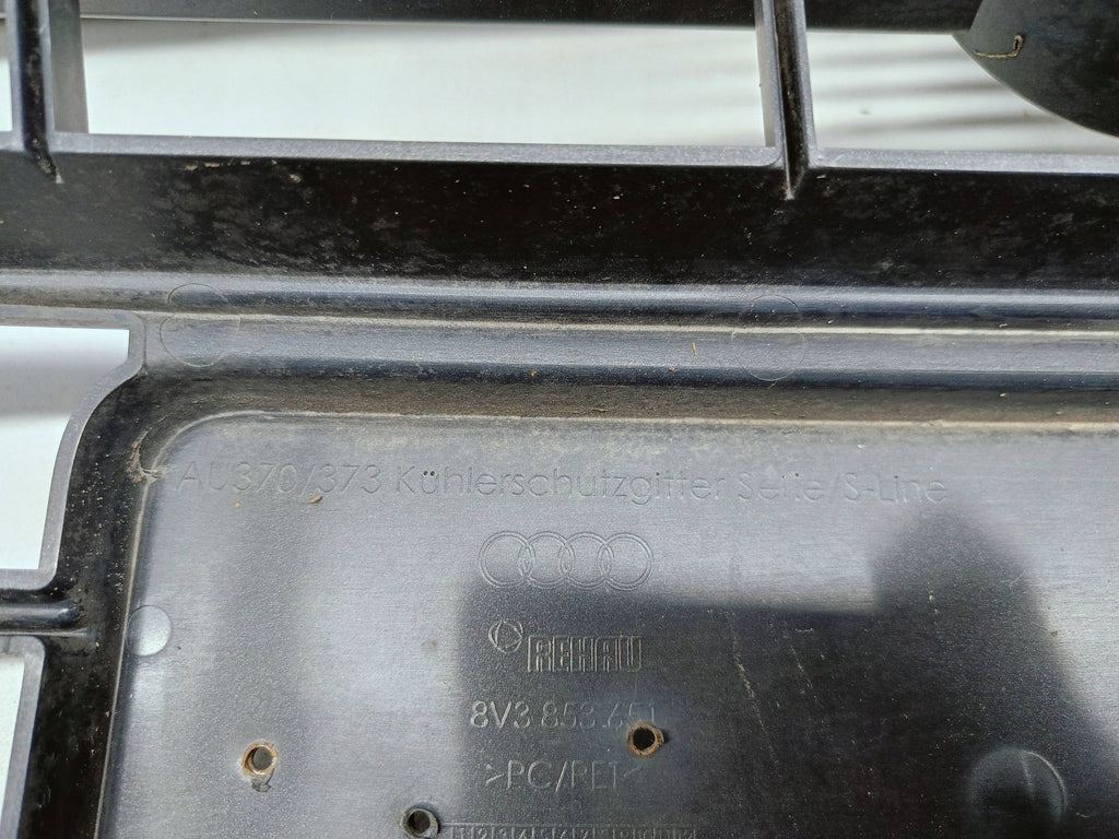 Audi A3 III 8V 13- GRILL ATRAPA ZDERZAKA PRZEDNIEGO 8V3853651