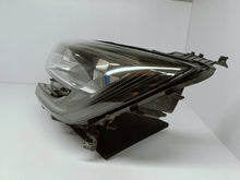 Laden Sie das Bild in den Galerie-Viewer, Renault Megane IV 16- LAMPA LEWA PRZÓD PRZEDNIA ZWYKŁA H7+LED 260602792R