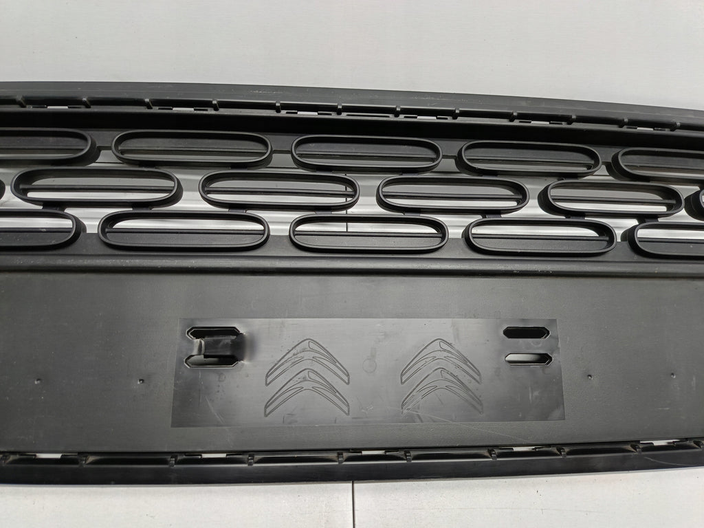 CITROEN C3 III 16- ATRAPA KRATKA ŚRODKOWA GRILL ZDERZAKA PRZÓD 9812061877