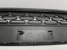 Załaduj zdjęcie do przeglądarki galerii, CITROEN C3 III 16- ATRAPA KRATKA ŚRODKOWA GRILL ZDERZAKA PRZÓD 9812061877