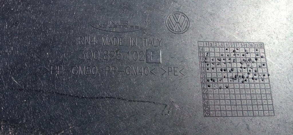 PASSAT B8 SUPERB III 15- PŁYTA OCHRONNA OSŁONA PODWOZIA PRAWA 3Q0825102F