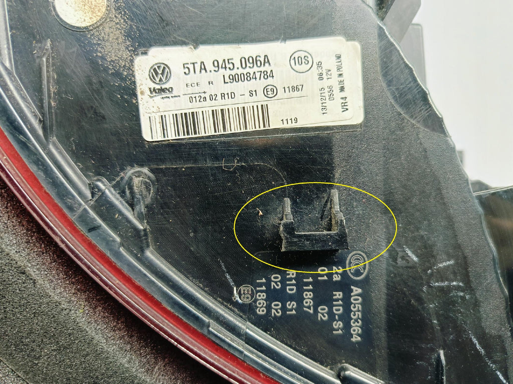 VOLKSWAGEN TOURAN 5TA 15- LAMPA PRAWA TYLNA PRAWY TYŁ 5TA945096A