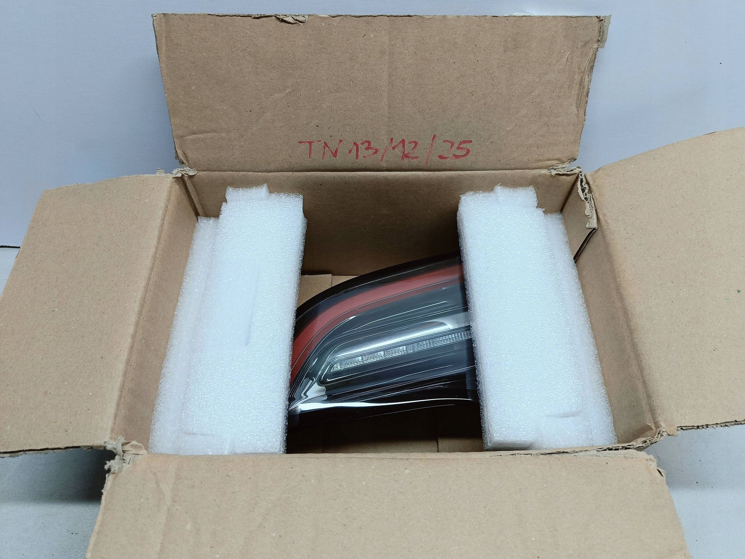 TESLA 3 LIFT Y 20- LAMPA KLAPY BAGAŻNIKA PRAWY TYŁ LED NOWA 3 1502089-00-B