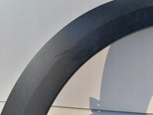 Laden Sie das Bild in den Galerie-Viewer, MERCEDES E-KLASSE W213 16- KOTFLÜGELLEISTE HINTEN RECHTS ALL TERRAIN A2138806404