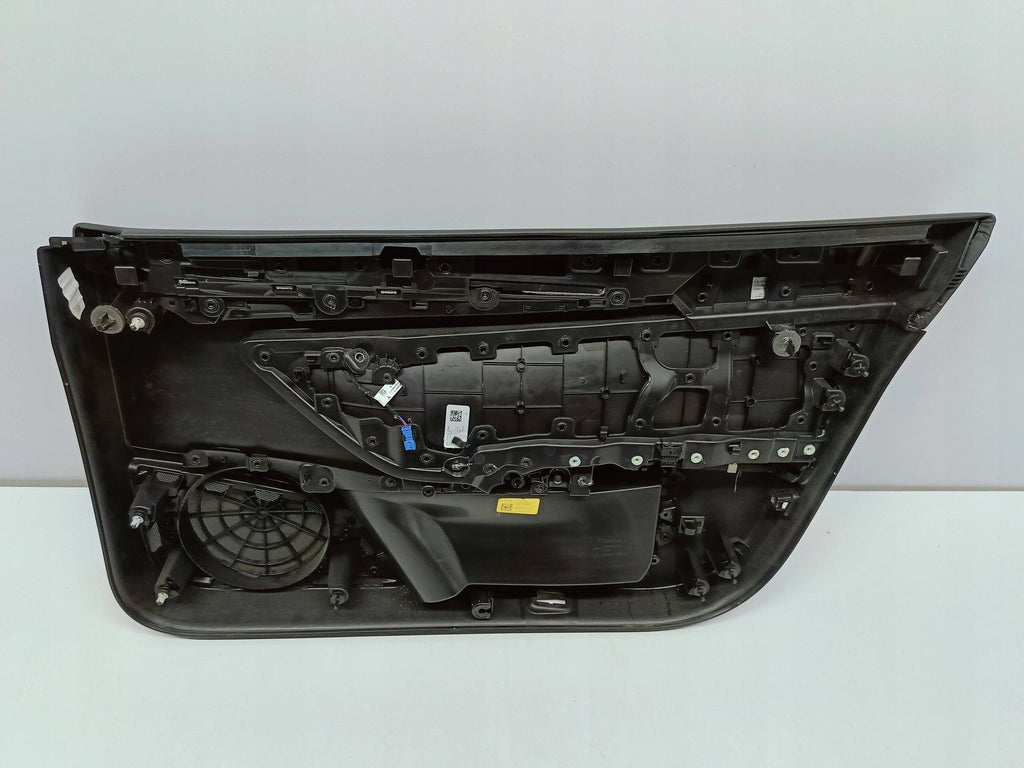 Tesla Model Y MY 20- BOCZEK TAPICERKA DRZWI LEWY PRZÓD 1593858-00-A