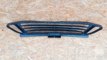 Załaduj zdjęcie do przeglądarki galerii, BMW 2 F45/F46 ATRAPA KRATKA ŚRODKOWA GRILL 51117301567