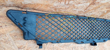 Load image into Gallery viewer, MERCEDES B KLASA W246 11- KRATKA ATRAPA GRILL ZDERZAKA PRZÓD A2468851122