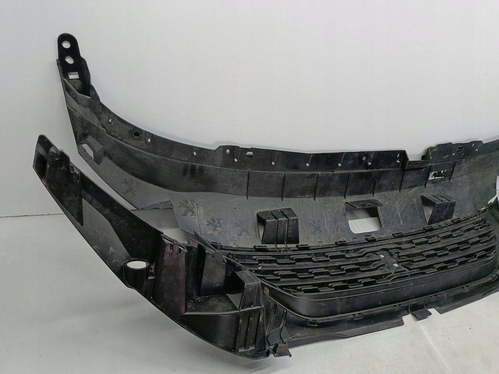 Peugeot Partner IV 4 18- ATRAPA GRILL ZDERZAKA PRZEDNIEGO 9818281980