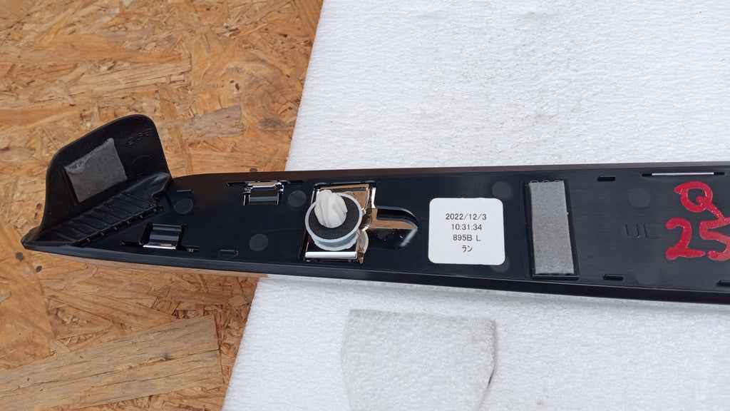 TOYOTA COROLLA CROSS OBERE ZIERLEISTE CHROM LINKS