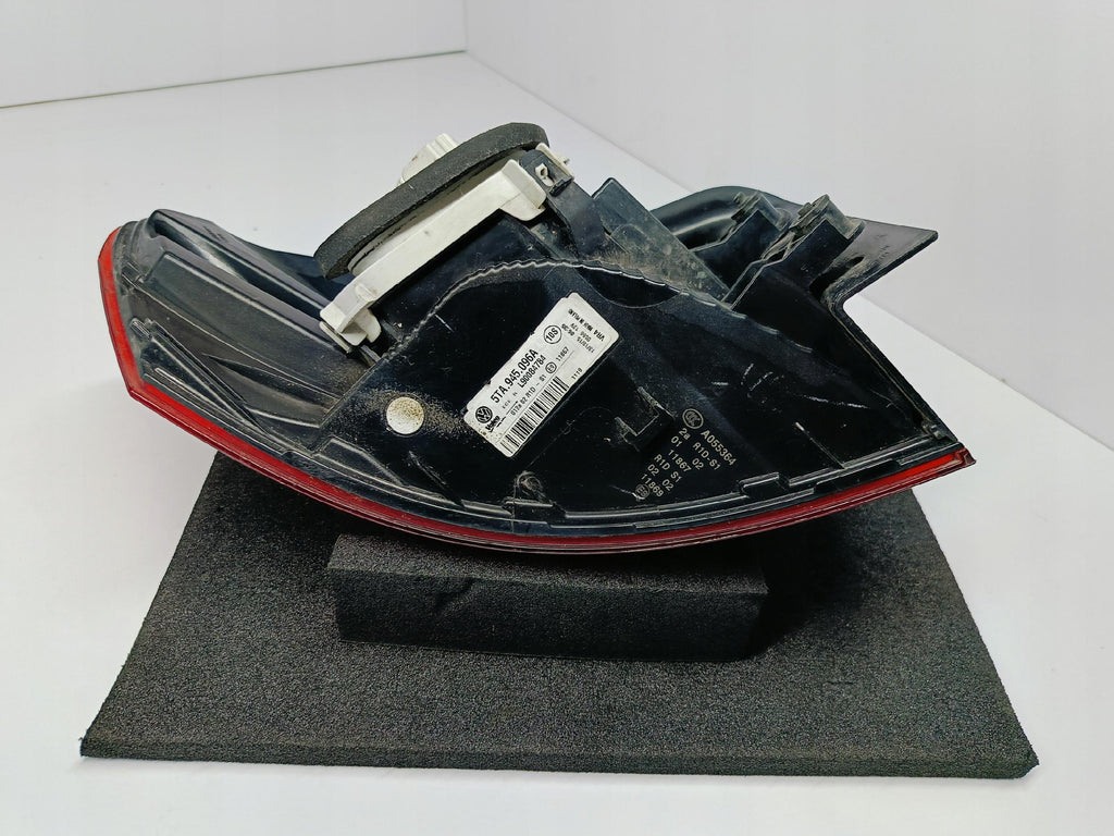 VOLKSWAGEN TOURAN 5TA 15- LAMPA PRAWA TYLNA PRAWY TYŁ 5TA945096A