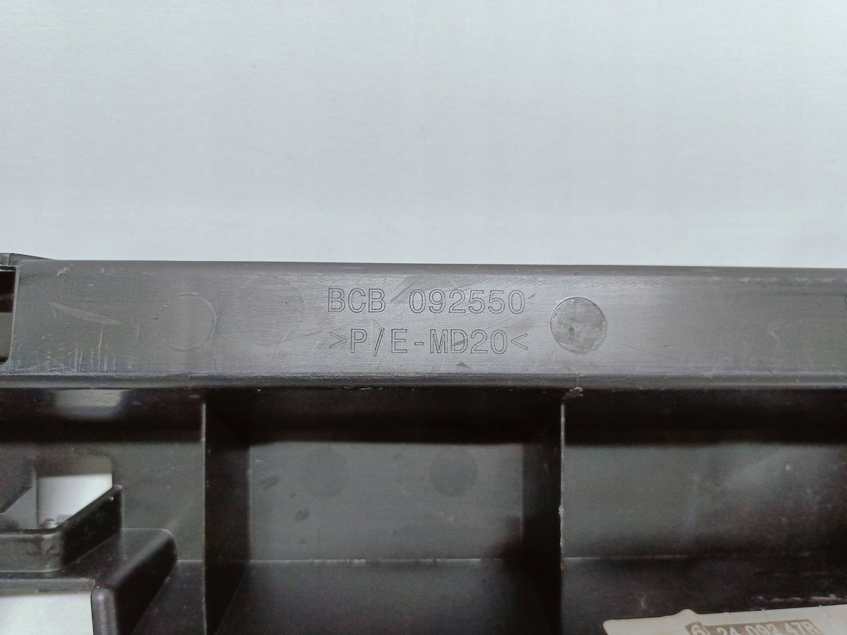 Renault Megane E-Tech 22- Gleitstück Halter Mittlere Vorne Stossstange 622409247R — Foto 10 von 12