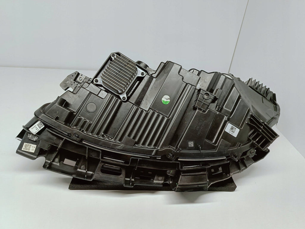 TESLA MODEL 3 LIFT HIGHLAND 23- LAMPA PRAWA PRZÓD FULL LED EU 1760889-00-E