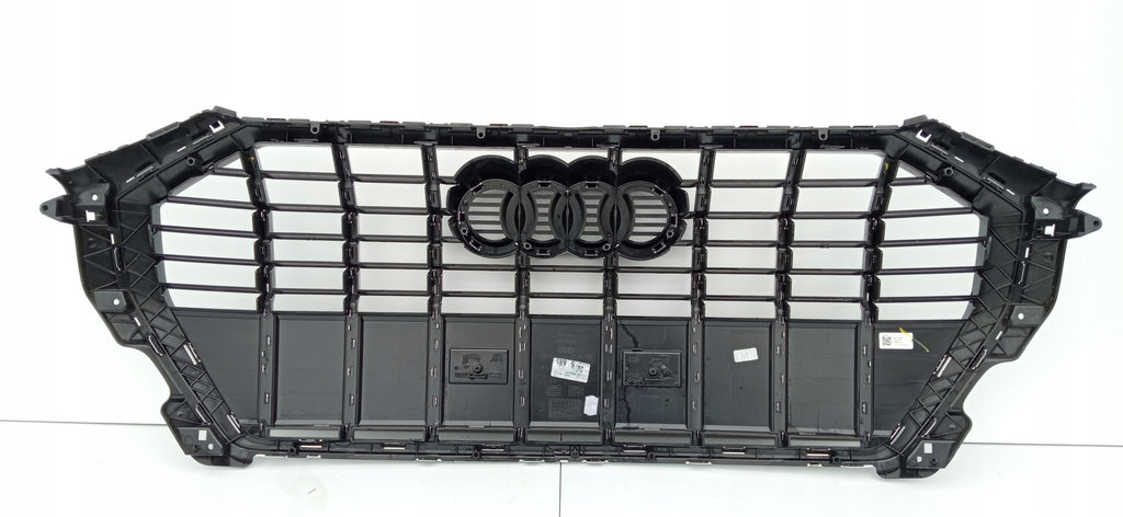 AUDI Q3 II 83A 18- KÜHLERGRILL STOSSSTANGE VORNE 83A853651E
