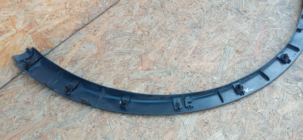 TESLA MODEL Y 22- KOTFLÜGELLEISTE HINTEN RECHTS 1683866-00-A