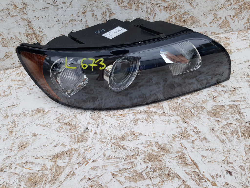 VOLVO V40 V50 LAMPA PRAWA PRZÓD PRZEDNIA