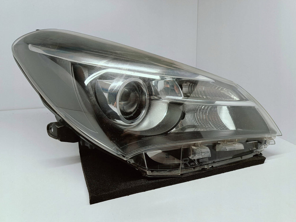 TOYOTA YARIS III LIFT 14- LAMPA PRAWA PRZÓD PRZEDNIA KOITO OD-160