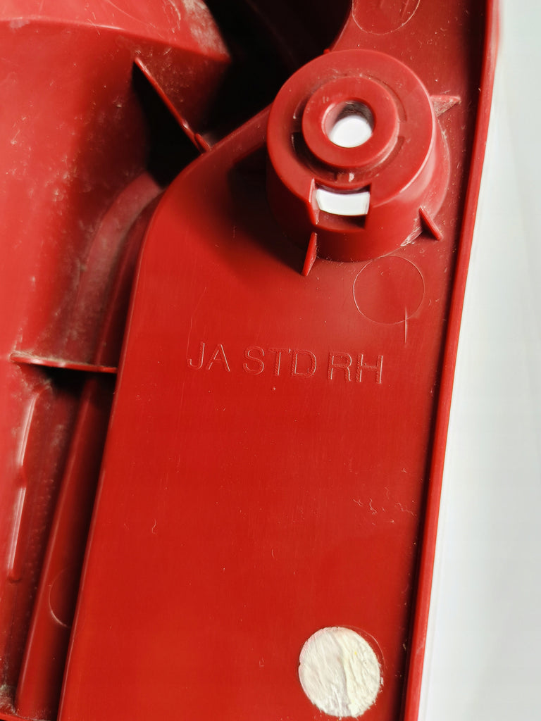 KIA PICANTO III 17- LAMPA PRAWA TYLNA PRAWY TYŁ SEOGU KIA OE 92402-G6