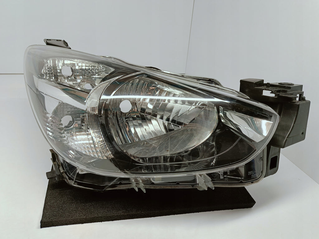 MAZDA 2 II DJ 14- LAMPA PRAWA PRZÓD PRZEDNIA PRAWA ZWYKŁA H4 DB5J-51030