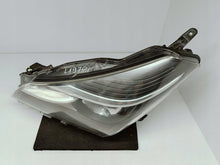 Laden Sie das Bild in den Galerie-Viewer, Toyota Yaris III LIFT 14- LAMPA LEWA PRZÓD PRZEDNIA SOCZEWKA KOITO 0D-160