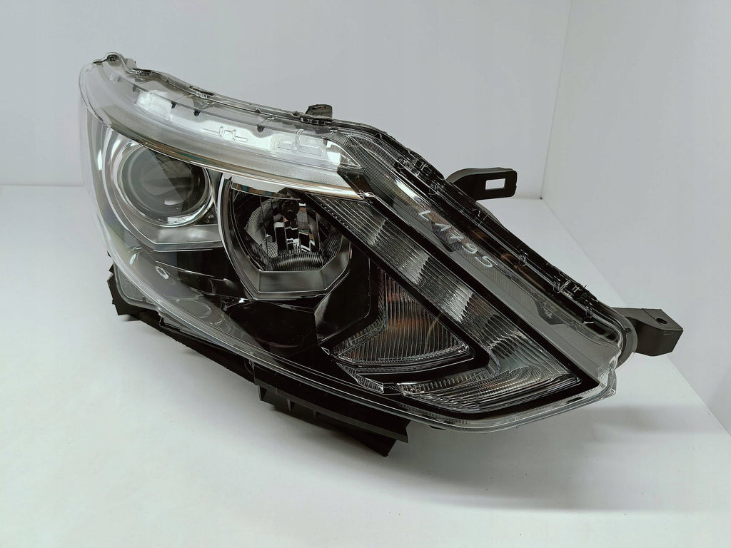 Nissan Qashqai II J11 13- LAMPA PRAWA PRZÓD ZWYKŁA+LED KOITO EU 100-18013