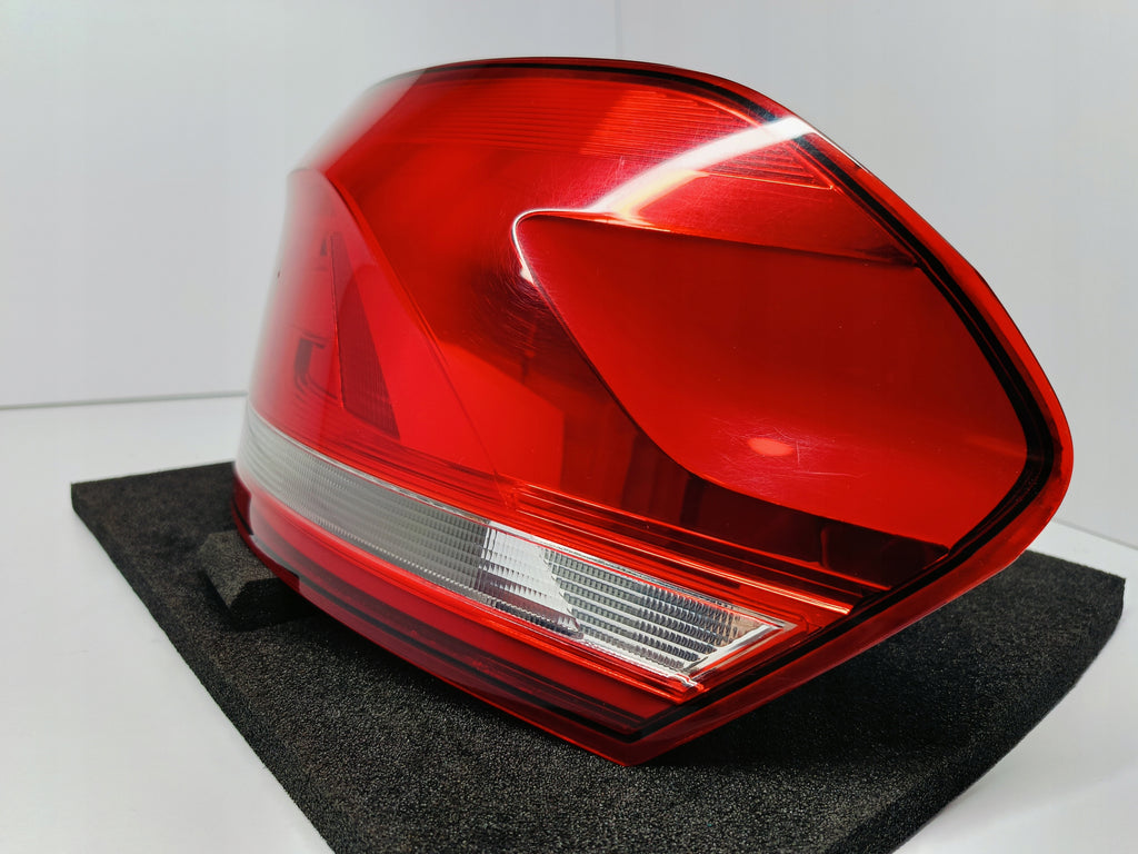 VOLKSWAGEN TOURAN 5TA 15- LAMPA PRAWA TYLNA PRAWY TYŁ 5TA945096A